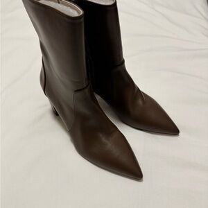 BRAND NEW Brown Stuart weitzman heeled bootie